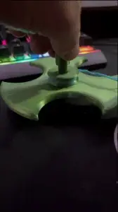 Hyper spinner with rip cord (spinning top)