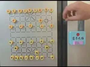 Gold-encrusted jade chess refrigerator magnet-with indicator