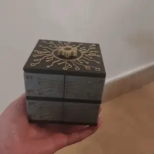 Electronic box - 2x4 compartments