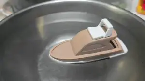 浴缸玩具:可以浮在水上的游艇