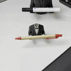 An elegant "PEN BUTTLER" that keeps your favorite pen safe