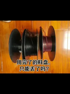 1-to-2 separator for tail material in tray