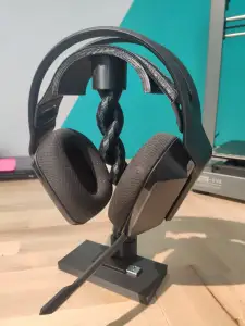 Headphone stand