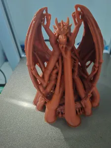 Dragon Guardian that supports headphone thanks to its wings