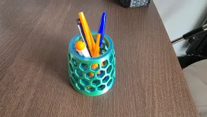 Honeycomb pen holder
