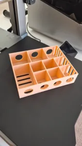 Tray to hold 40 and 28mm bottles such as for Purdy and Figg
