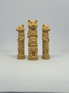 熊头图腾柱子