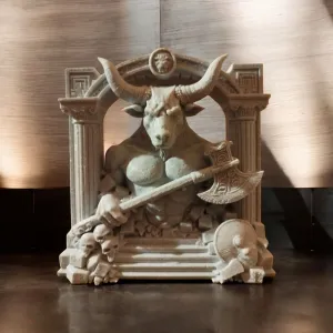 Minotaur in the Stone Gate – Mythic Guardian of the Labyrint