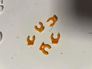 Clips to secure the bowden of the filament