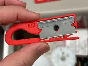 CleanCut - Tubing and pipette tip cutter for laboratory