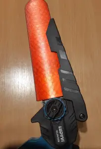 Protective cover for chainsaw blade
