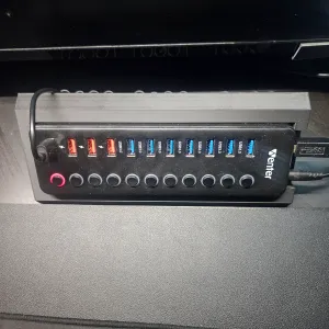 Wenter 11-Port USB Hub angled stand