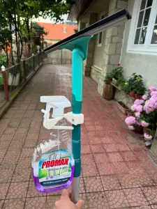 Efficient High-Altitude Cleaning: Window Spray Holder