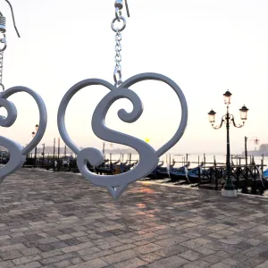 Heart with S Earring for San Valentine