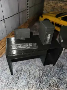 1/24 BUREAU ORDINATEUR B / COMPUTER DESK B