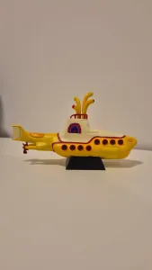 Yellow Submarine + stand