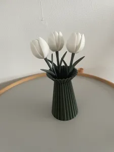 triangular pattern vase