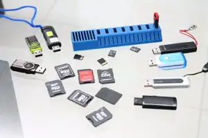 USB SD and MicroSD holder for wide USB sticks