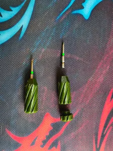 Medium screwdriver handle with hex bits