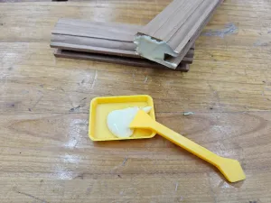 Glue tray and glue spreader