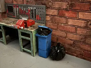 Waste Bin Kit Card 1:24 garage diorama accessories