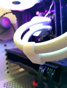 MSI MAG Coreliquid water tube clip