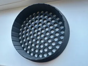 Honeycomb-shaped sewer pipe plug