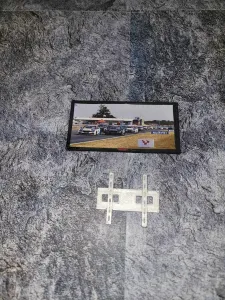 1/24 TÉLÉVISION AVEC SUPPORT / TV WITH WALL SUPPORT