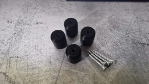 Small legs for shelf