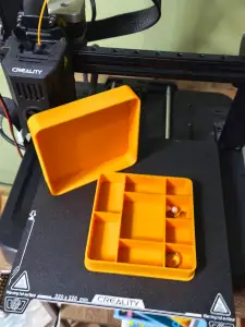 Storage box for small items with a lid 120x120