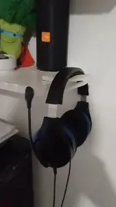 Headset hanger for 15mm wood shelf
