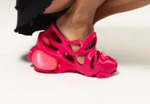 CAGED WEDGE