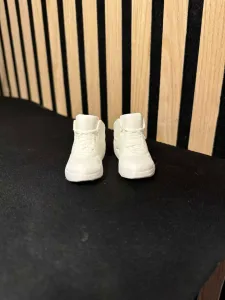 sneakers / trainers