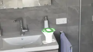 Clover toothbrush holder
