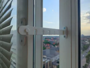 ограничитель окна, двери.
