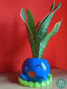 ODDISH PLANTER WITH LEAF TRAY