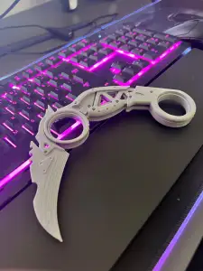 Raptor's Claw Heirloom from Apex Legends