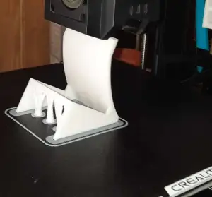 Deflects hot air from directly hitting the spools filament