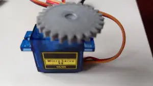 Servomotor gear