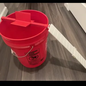 Bucket mouse trap