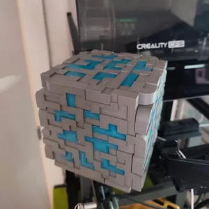LAMP - Minecraft Illuminating Diamond Cube Replica