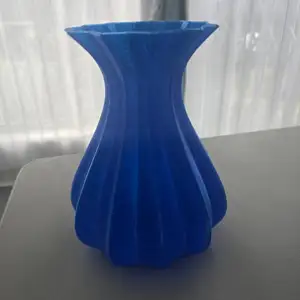 Vase (Trumpet vase with beautiful lines)