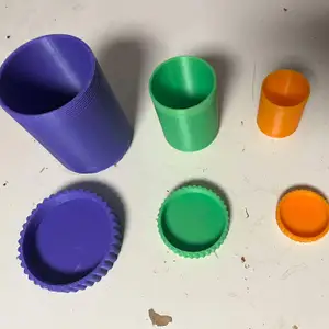 Round box with screw cap, case