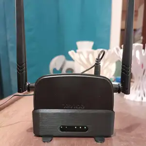 Tenda N300 Wi-Fi 4G LTE Router desktop stand