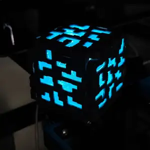 Minecraft - Illuminating Diamond Ore Cube - Replica