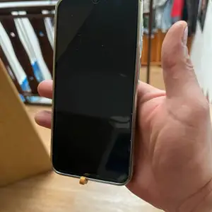 Hand-held phone holder for scrolling social networks