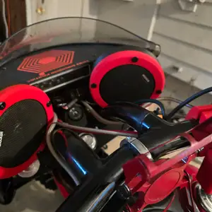 Speaker pods and amp mount for yamaha raider bullet fairing