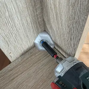 3-walls corner bracket with cap