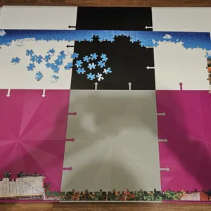 Thin puzzle table