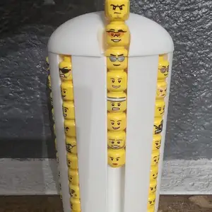 Lego rotating head holder